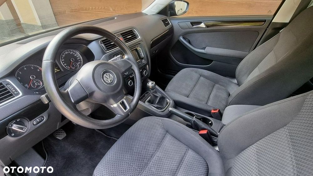 Volkswagen Jetta - 11