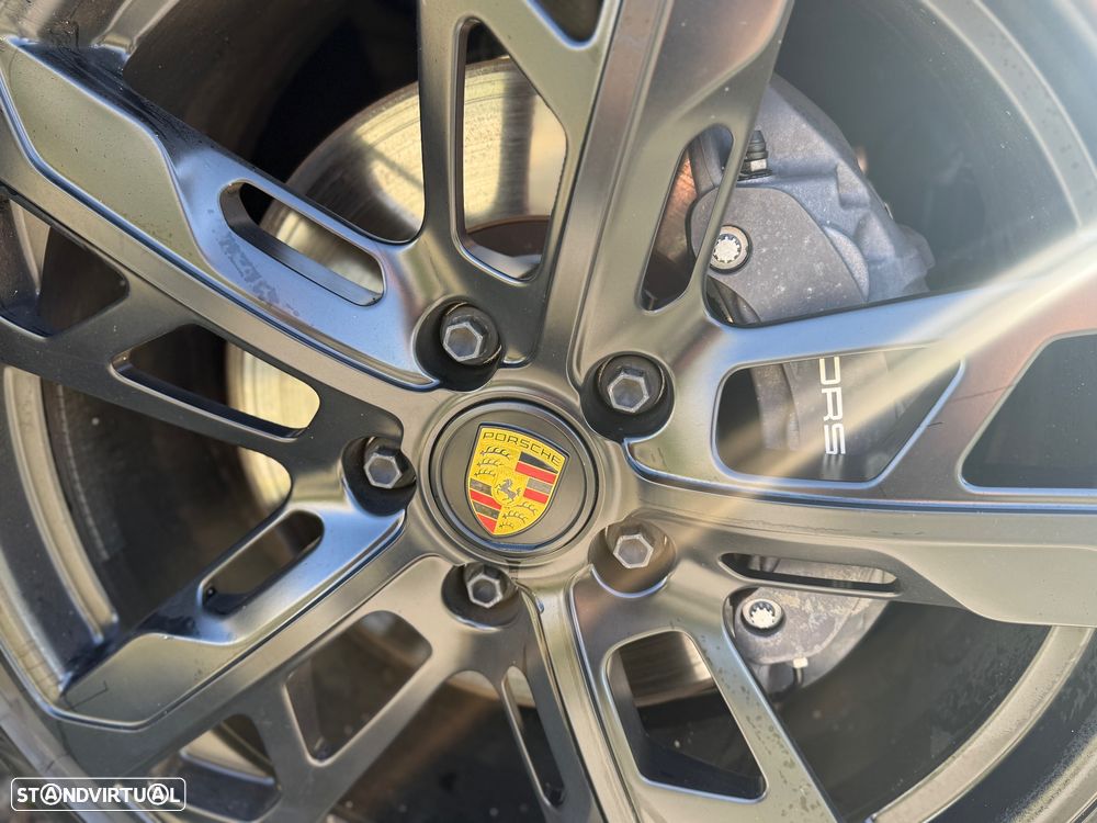 Porsche Taycan Cross Turismo 4 - 7