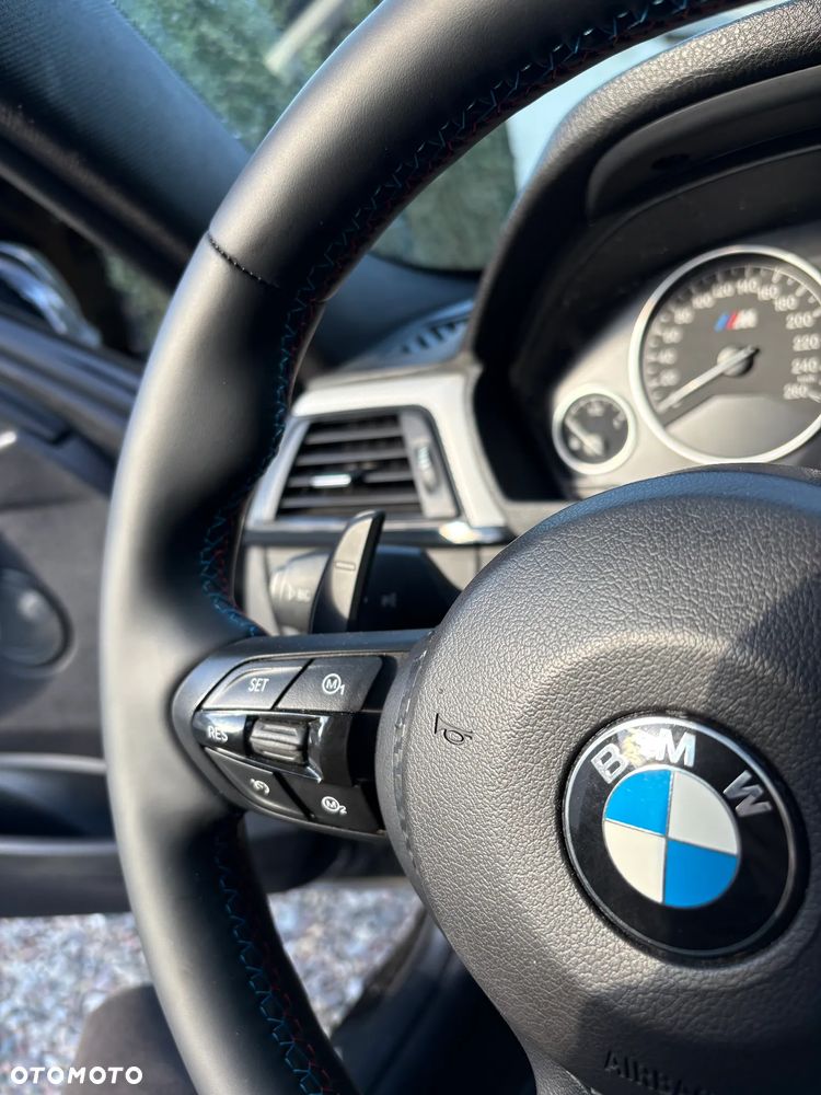 BMW Seria 3 335i Sport-Aut Luxury Line - 32