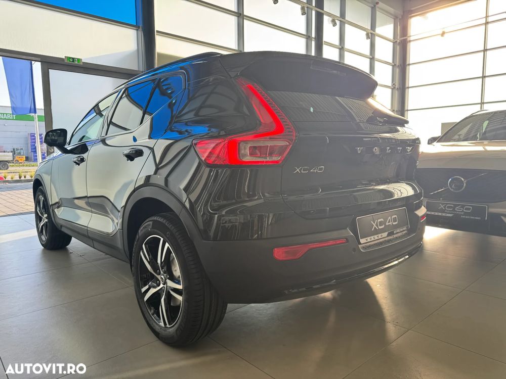Volvo XC 40 B3 AT FWD MHEV Plus Dark - 7