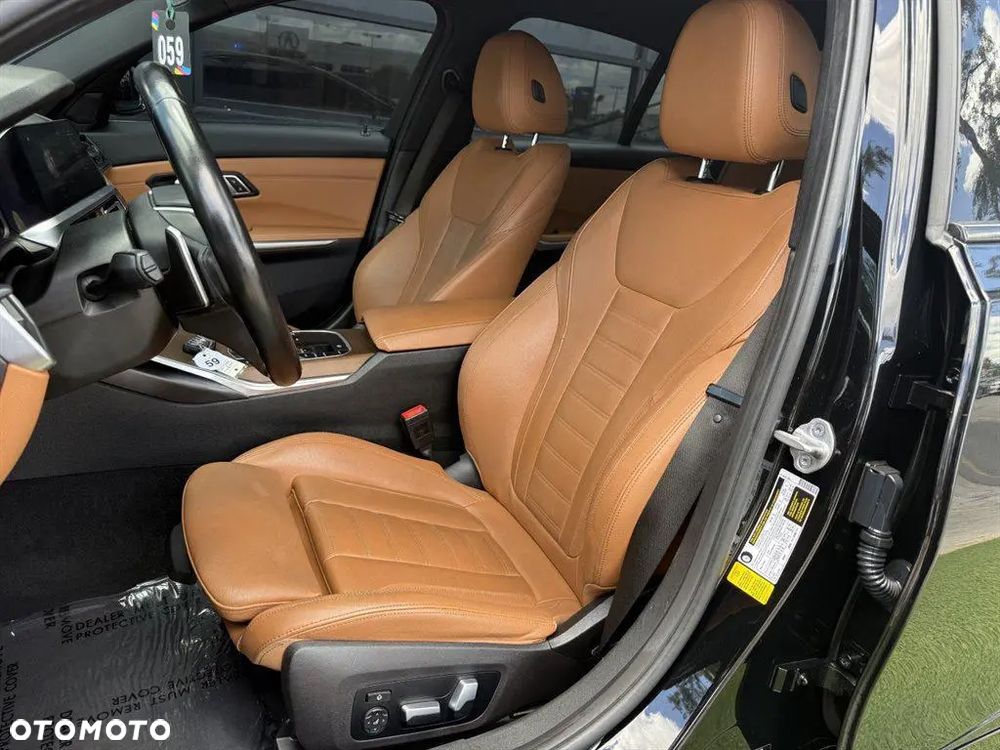BMW Seria 3 330i xDrive M Sport - 12