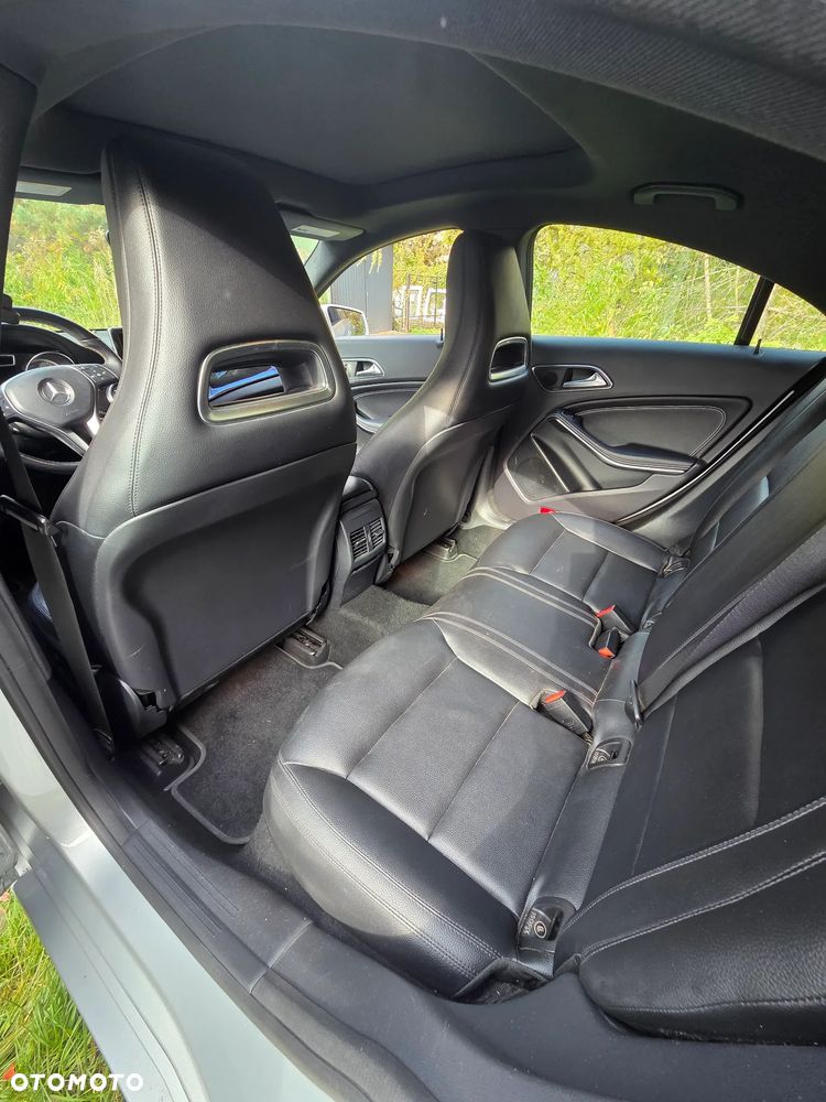Mercedes-Benz CLA 250 4Matic 7G-DCT - 12