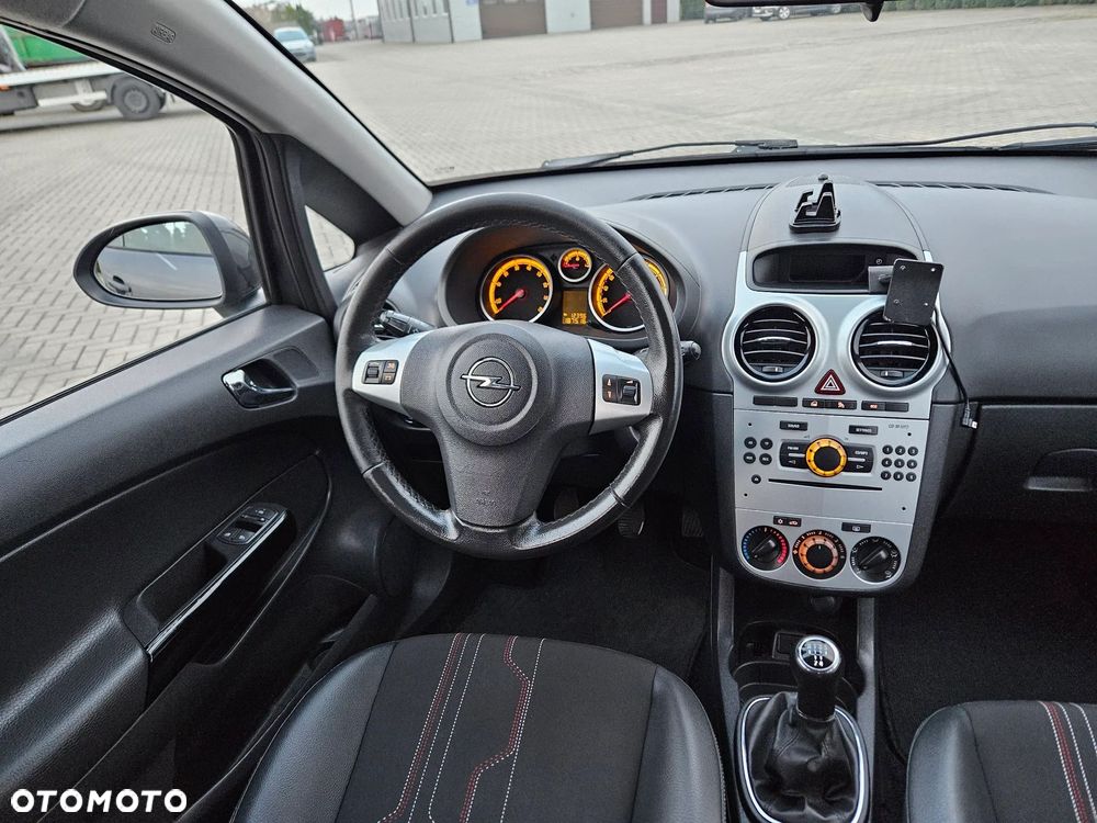 Opel Corsa 1.4 16V Cosmo - 30