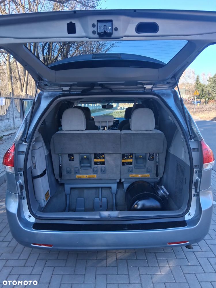 Toyota Sienna 3.5 V6 - 24