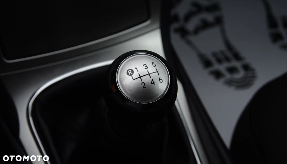 Toyota Avensis 2.0 D-4D - 19