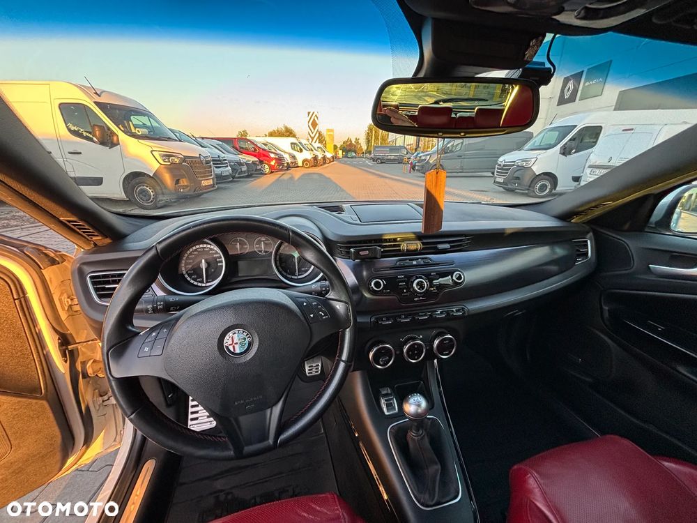 Alfa Romeo Giulietta 1.8 TBi 16V Quadrifoglio Verde - 13
