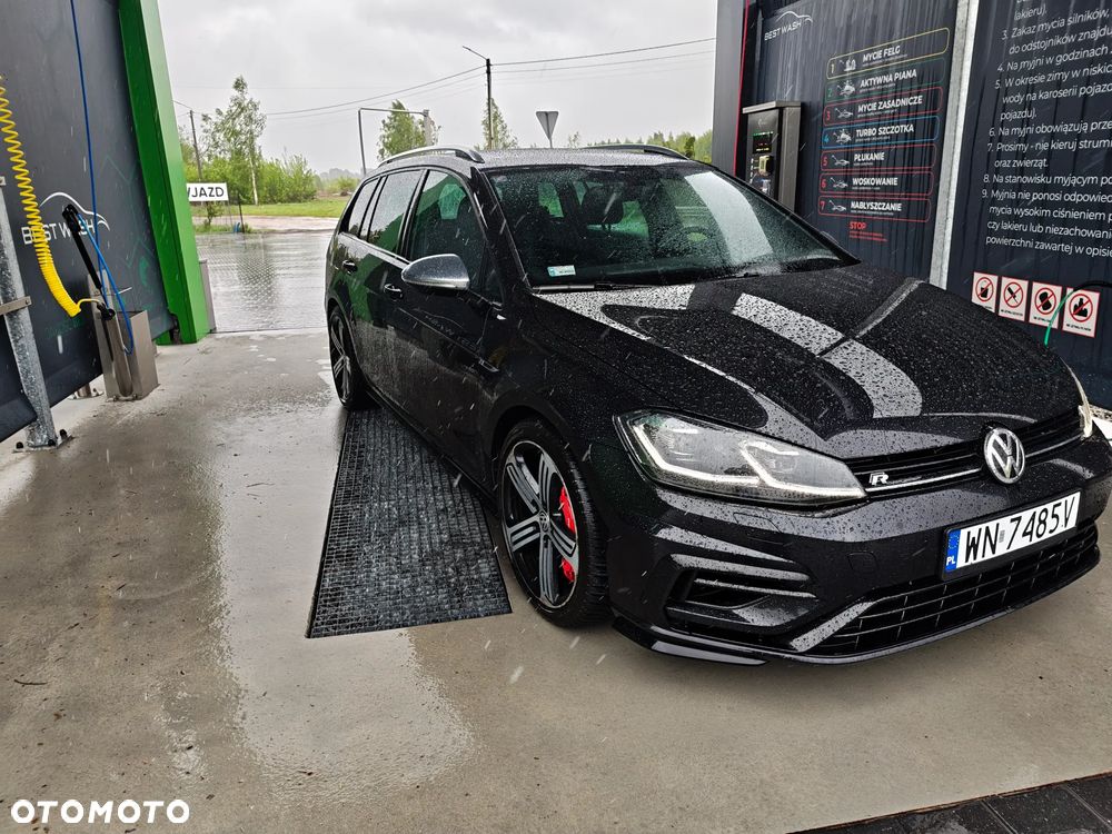 Volkswagen Golf - 1