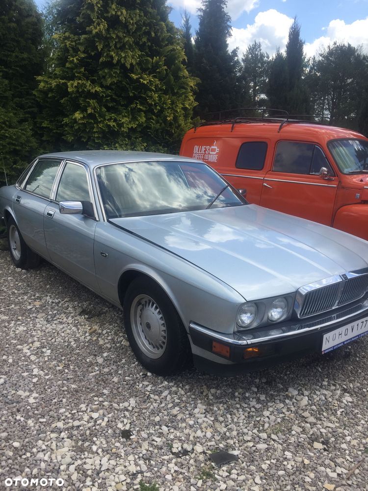Jaguar XJ - 8