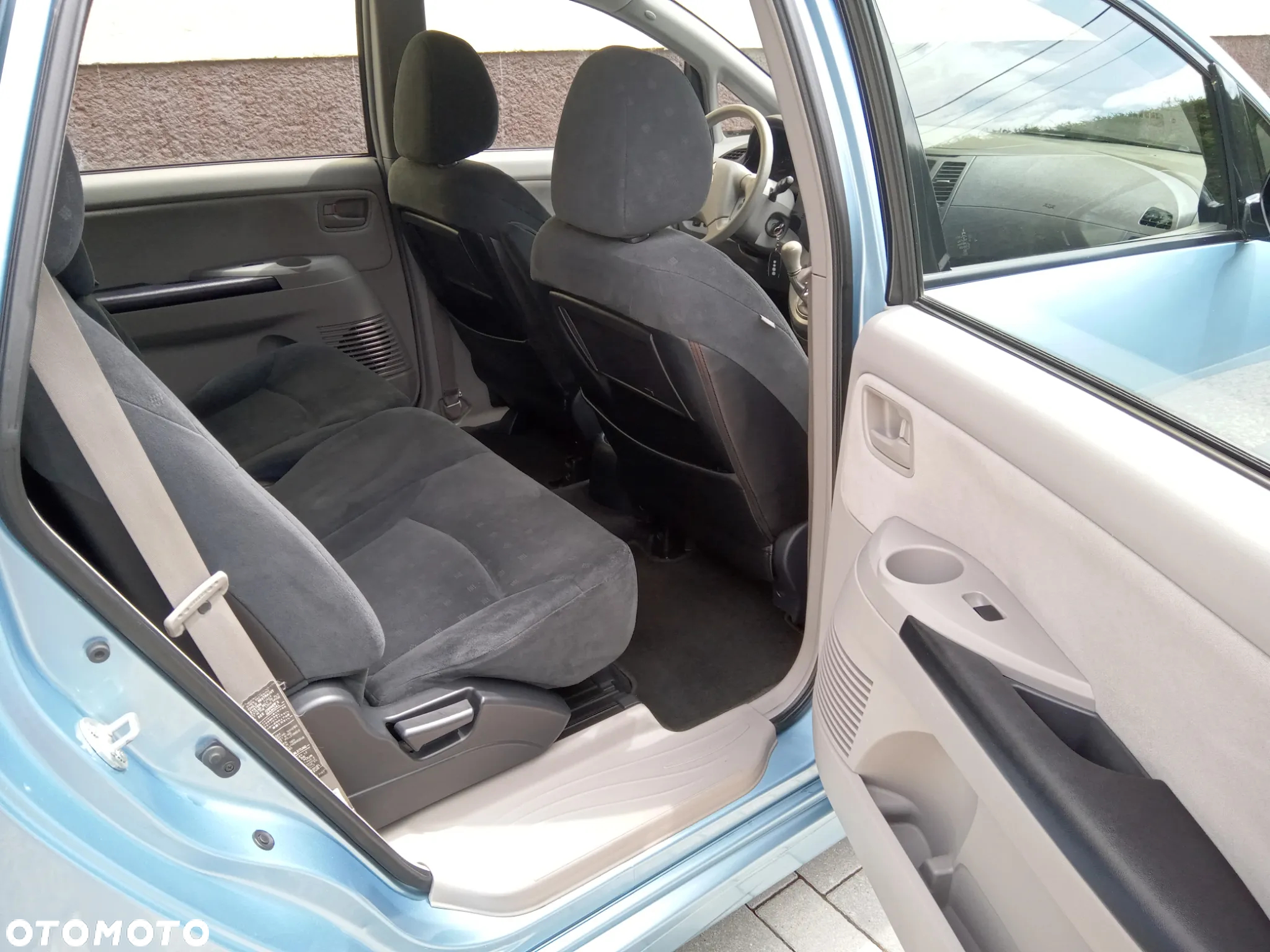 Mitsubishi Grandis - 15