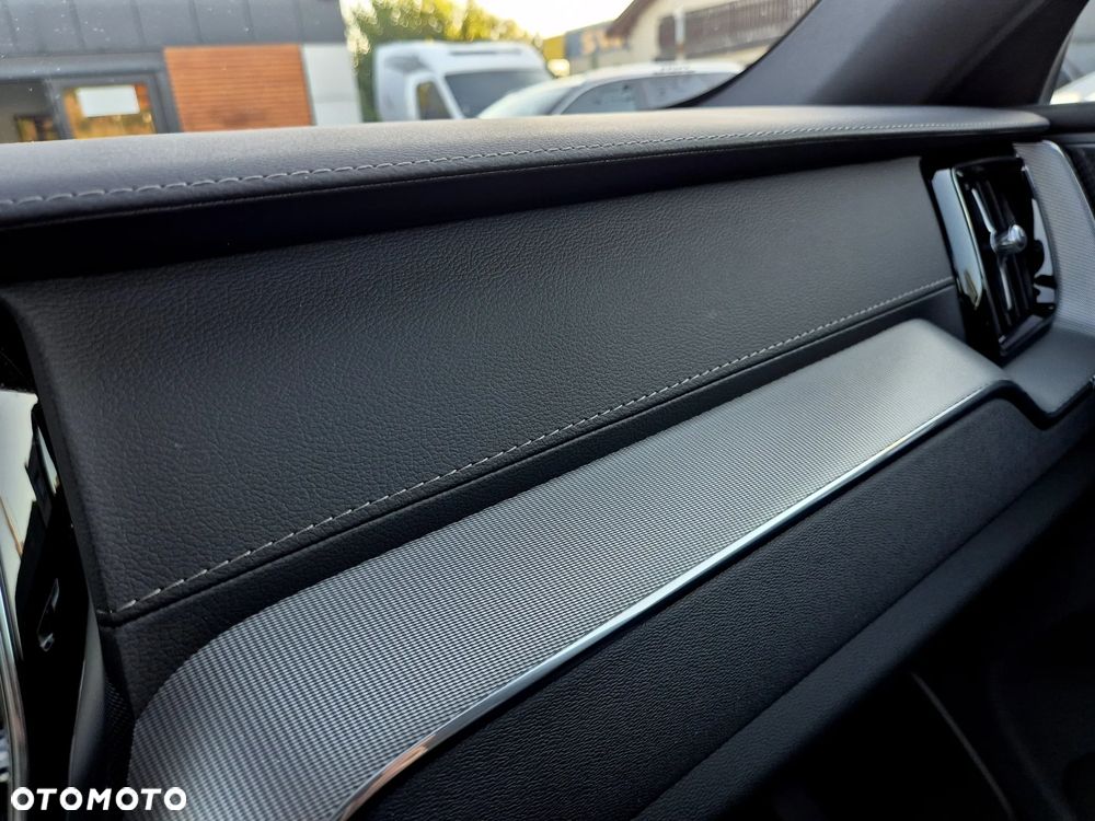 Volvo XC 60 B5 B AWD Ultimate Dark - 12