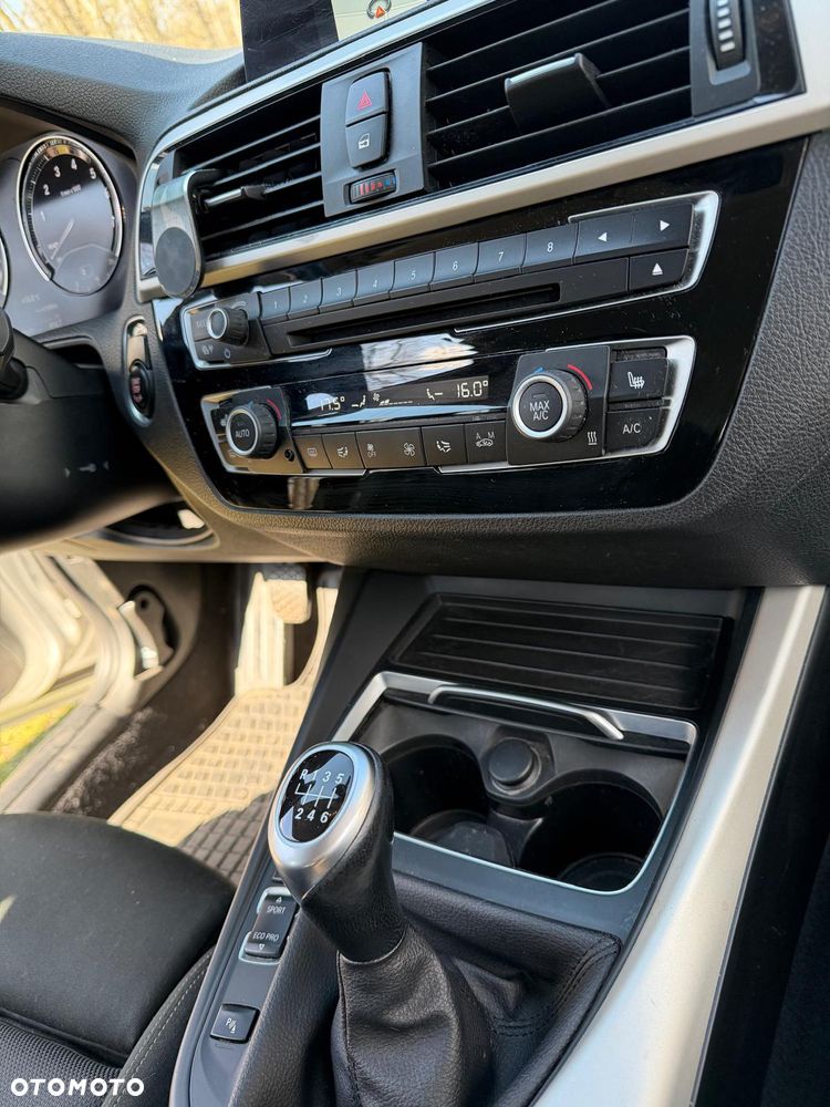 BMW Seria 1 116i - 17