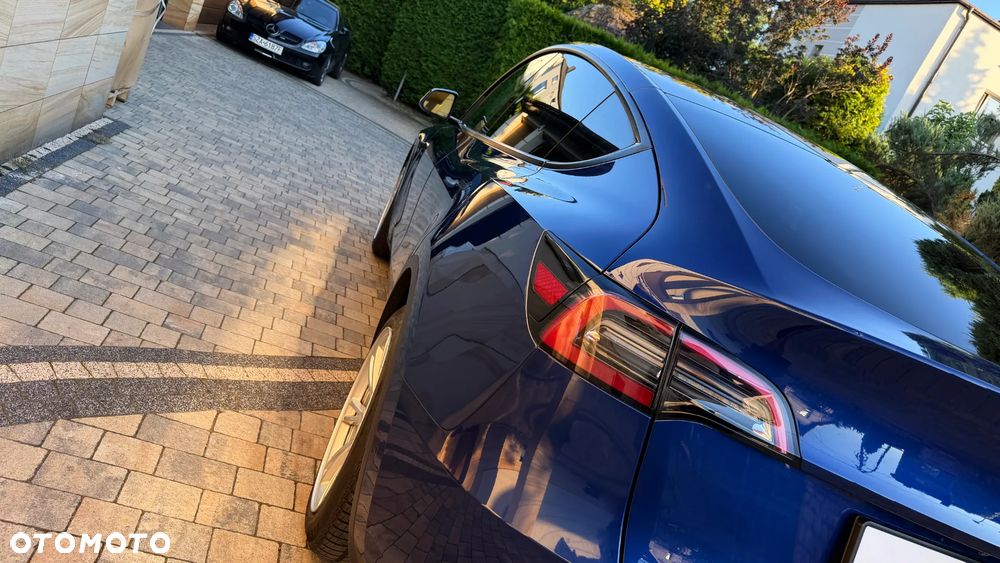 Tesla Model Y Long Range AWD - 8