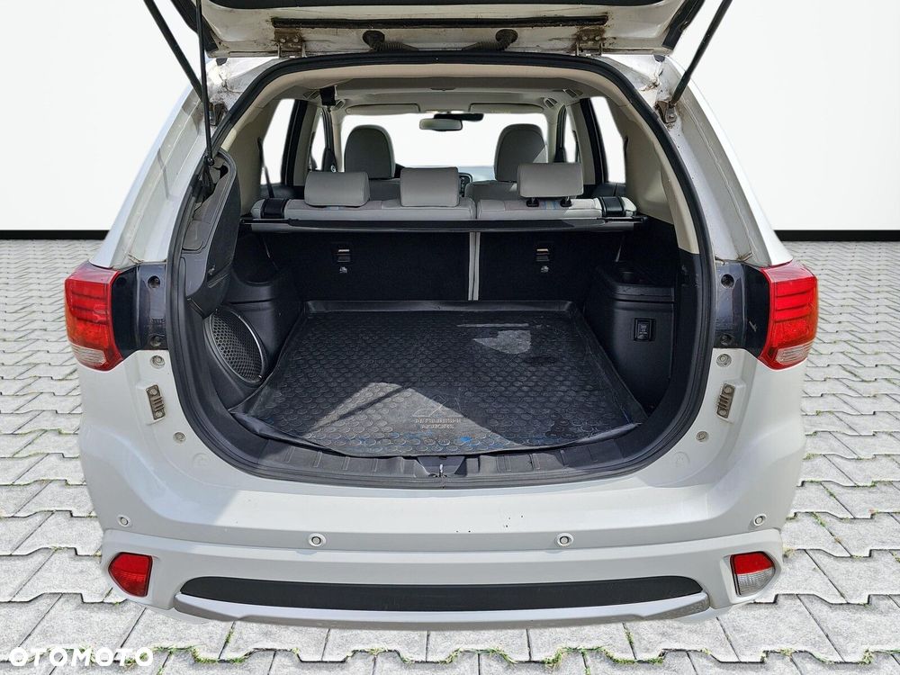 Mitsubishi Outlander - 32