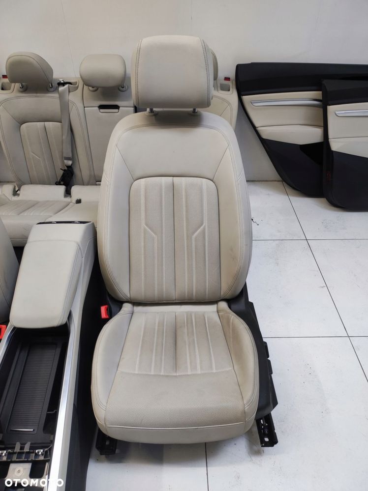 wnętrze fotele kanapa boczki tapicerka tunel środkowy eu audi q8 e-tron - 2