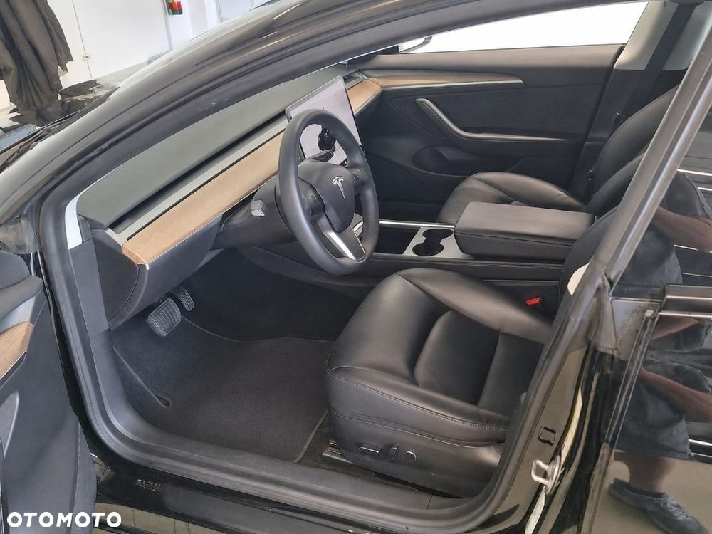 Tesla Model 3 - 9