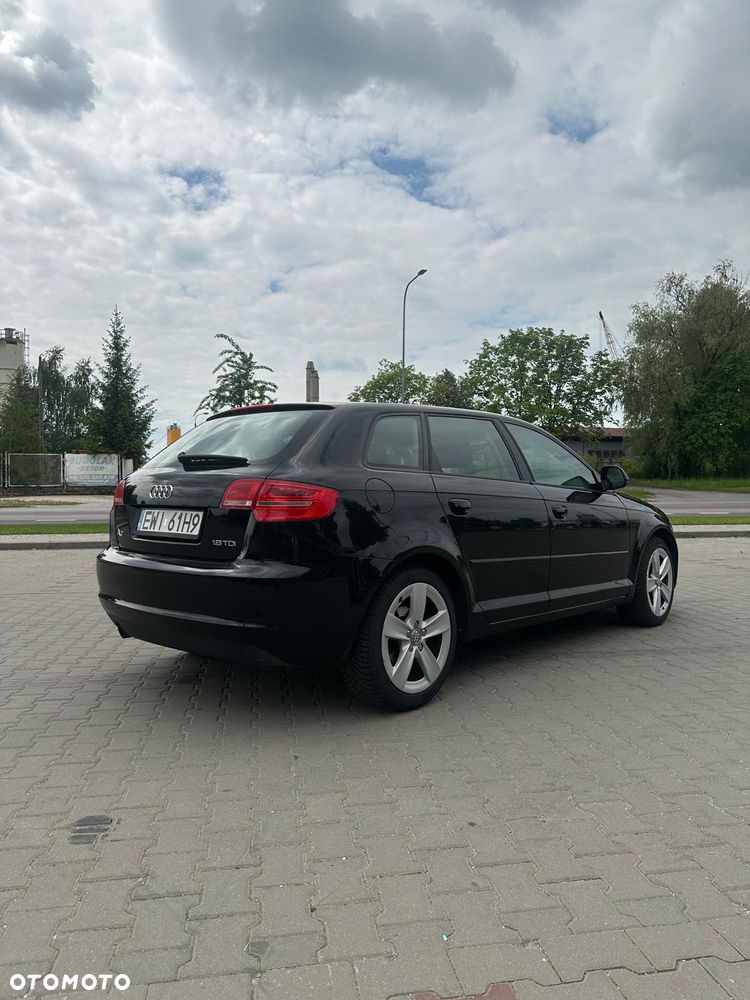 Audi A3 Sportback 1.6 TDI DPF Ambiente - 33