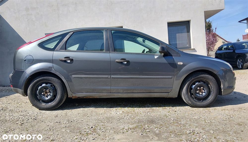 Ford Focus 1.6 16V Ambiente - 2