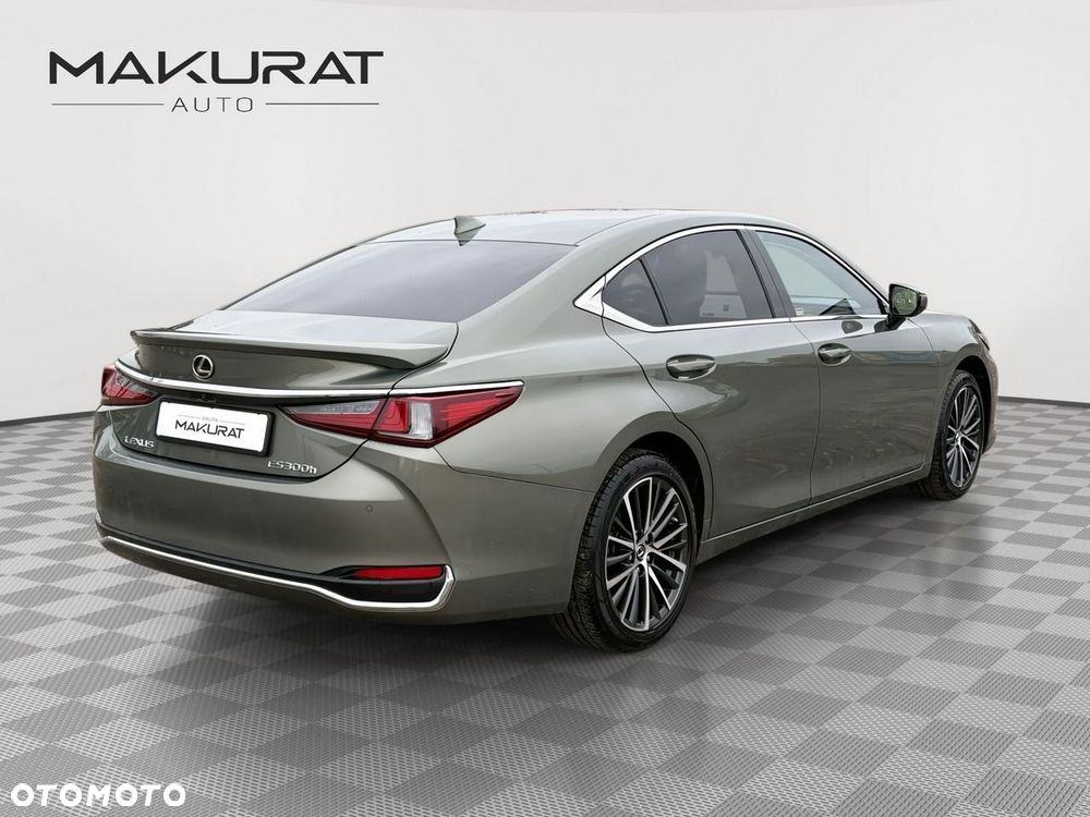 Lexus ES - 4