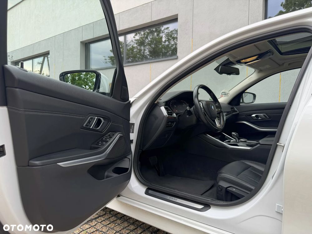 BMW Seria 3 320i Edition Luxury Line Purity - 10