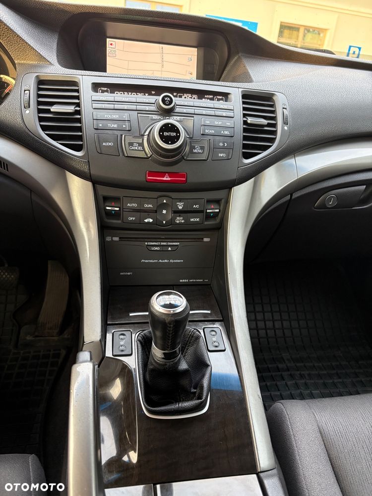 Honda Accord 2.0 Executive Nav - 21