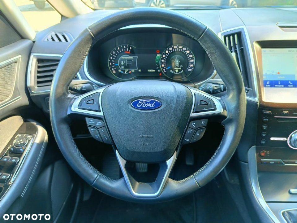Ford S-Max - 11