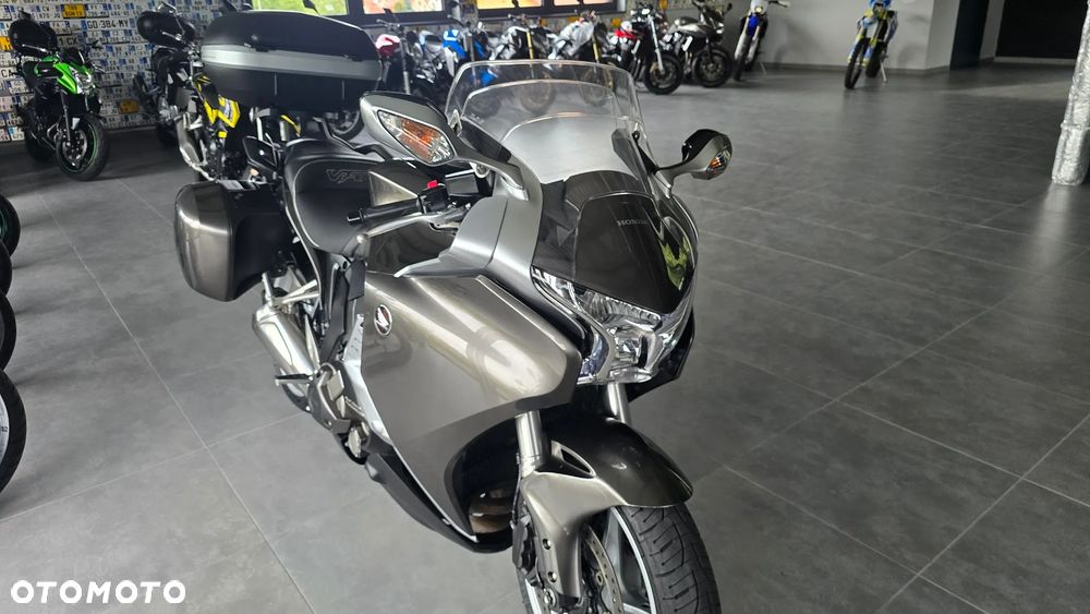 Honda VFR - 40