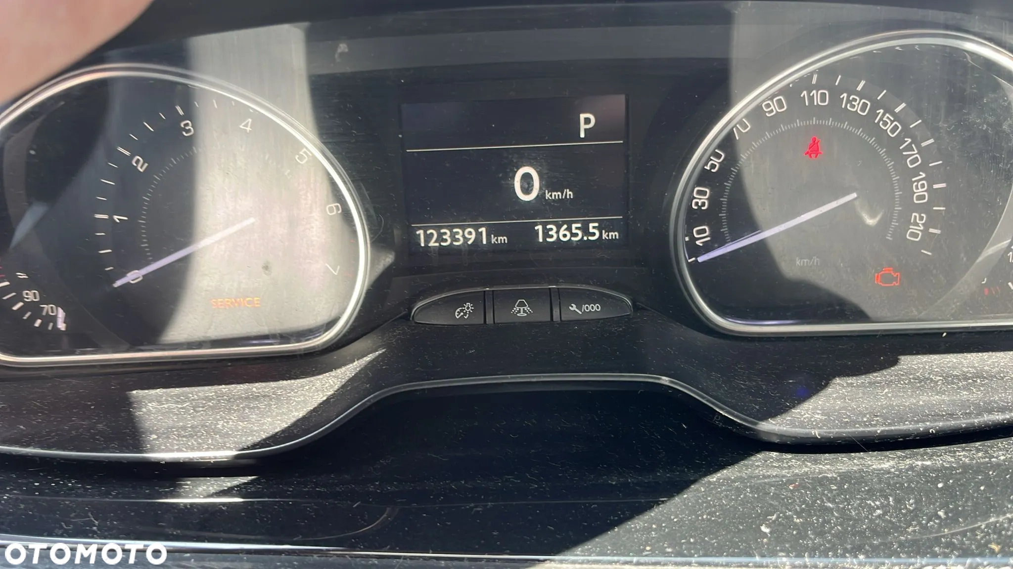 Peugeot 2008 - 8