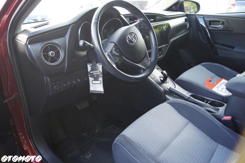 Toyota Auris Hybrid 135 Selection - 28