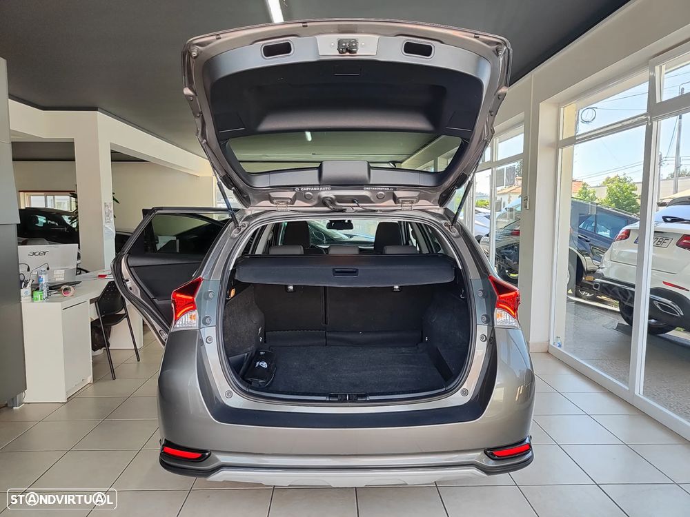 Toyota Auris Touring Sports 1.8 HSD Comfort +P.Techno+P.Sport - 16