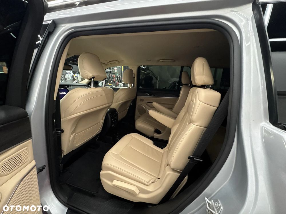 Jeep Grand Cherokee - 22