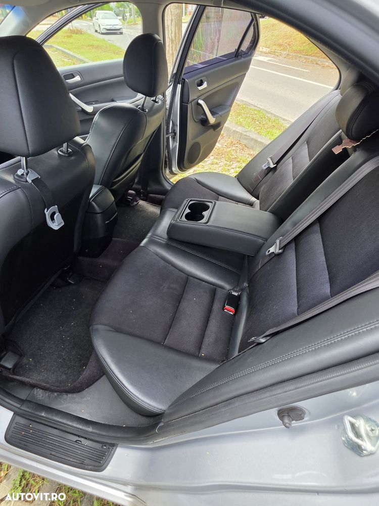Honda Accord 2.0 i 4 Door Aut LS - 15