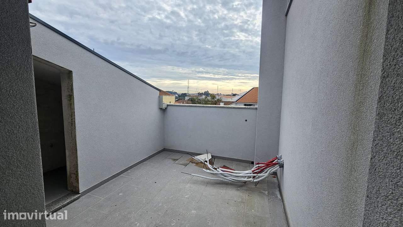 T2 Duplex | Novo | Garagem fechada - Grande imagem: 3/22