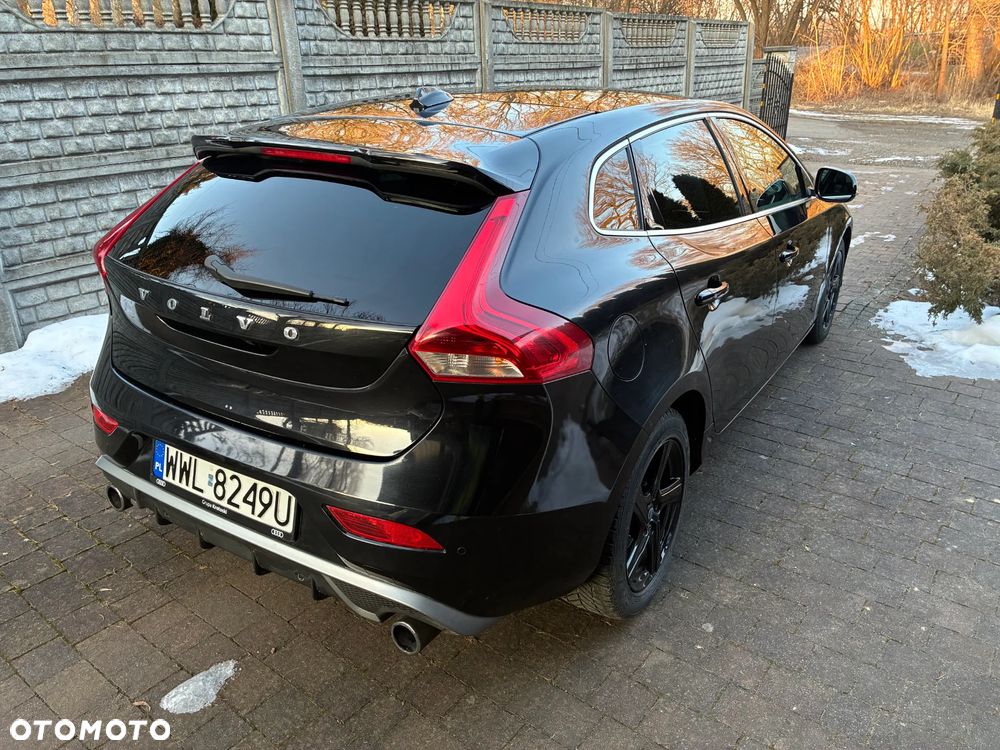 Volvo V40 T3 R-Design - 17
