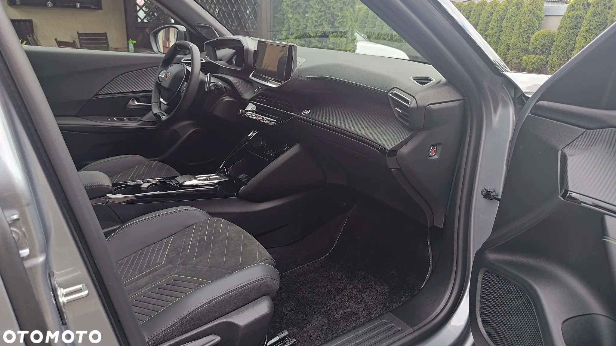 Peugeot 2008 PureTech 130 EAT8 GT - 27