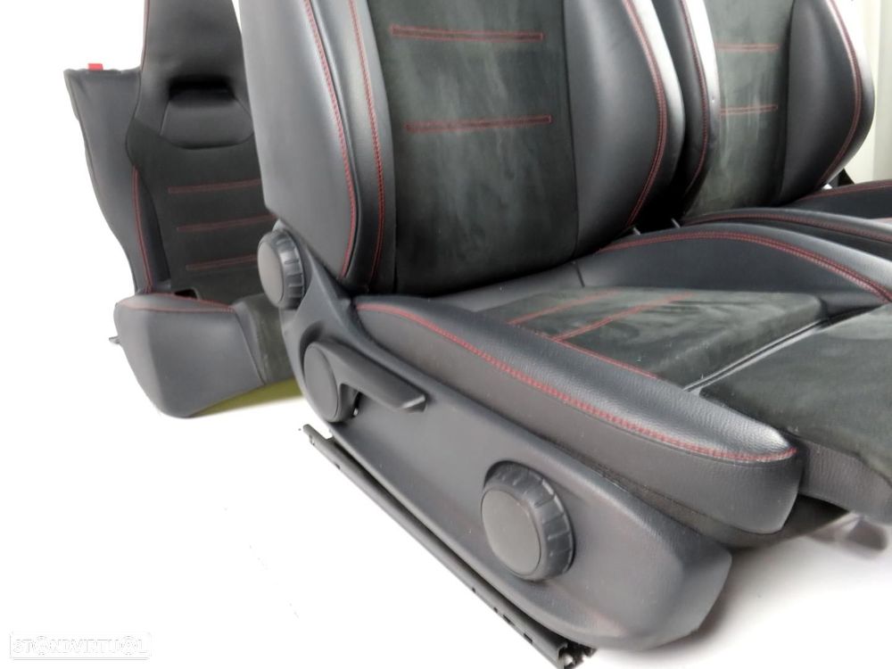 Interior desportivo AMG / Alcantra Usado / Original MERCEDES-BENZ A-CLASS (W177) - 4