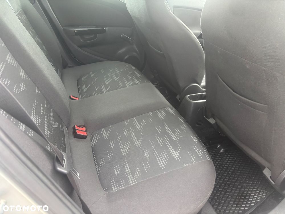 Opel Corsa 1.2 16V Essentia - 20