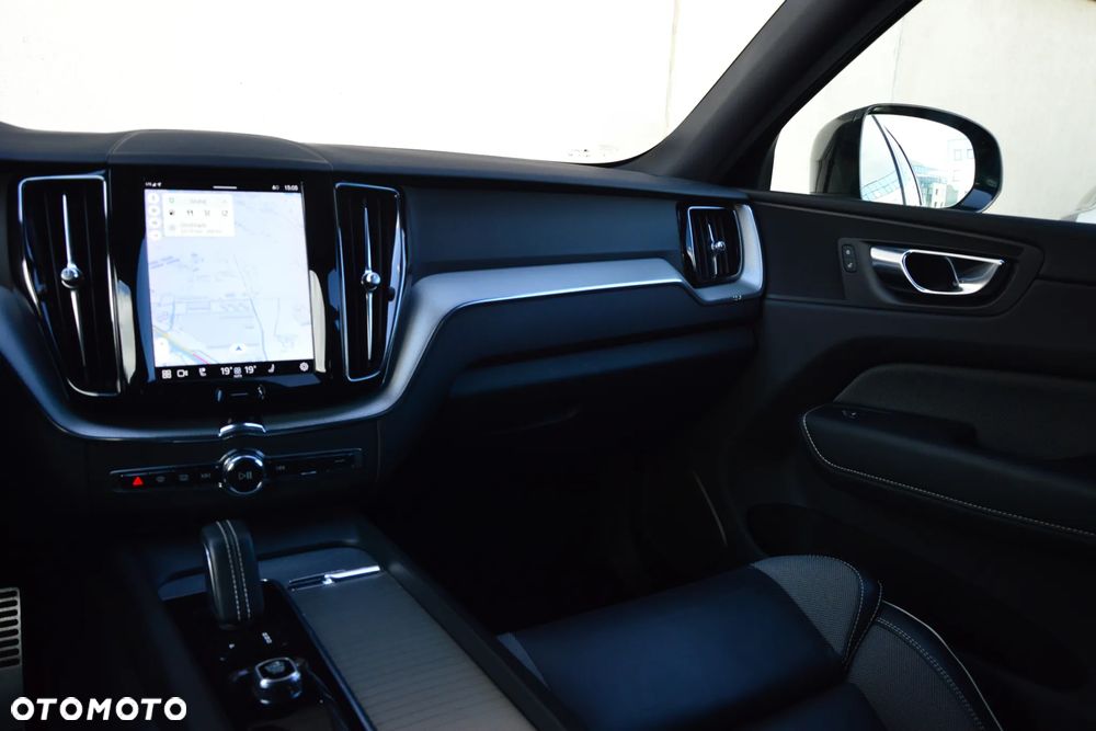 Volvo XC 60 B4 D Geartronic Momentum - 22