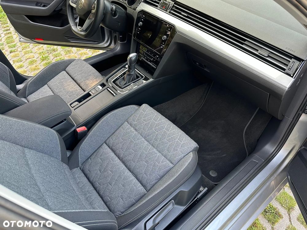 Volkswagen Passat 2.0 TDI Business DSG - 11