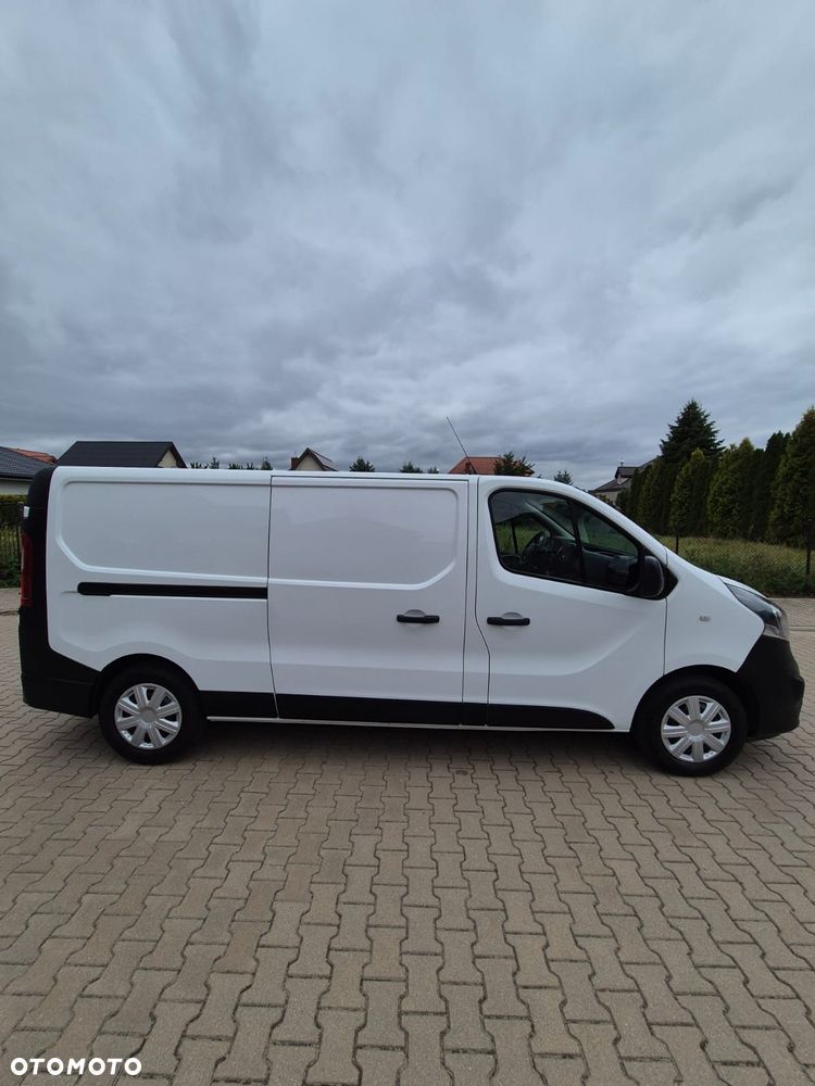 Opel Vivaro 2017r LONG 180tys km webasto super stan - 4