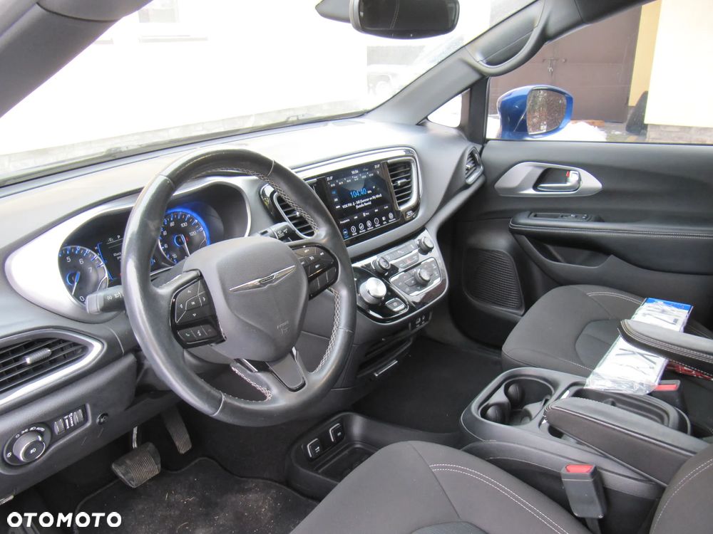 Chrysler Pacifica - 6