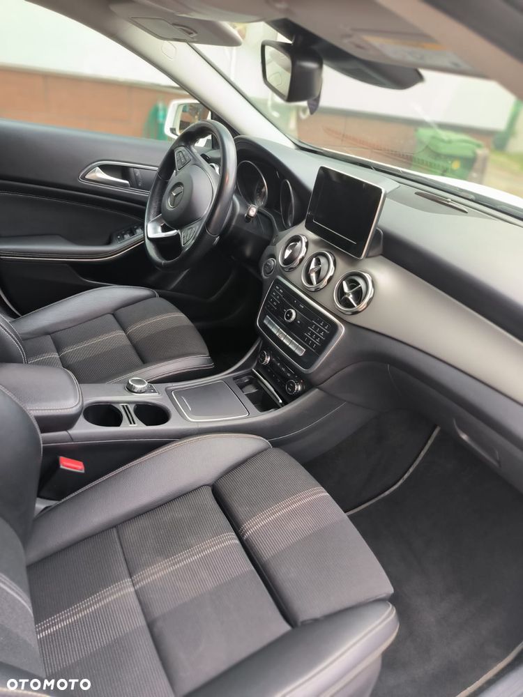 Mercedes-Benz GLA 200 7G-DCT AMG Line - 10