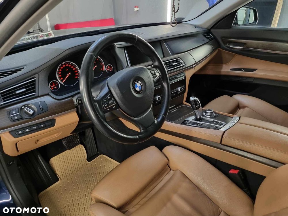 BMW Seria 7 740d xDrive - 5