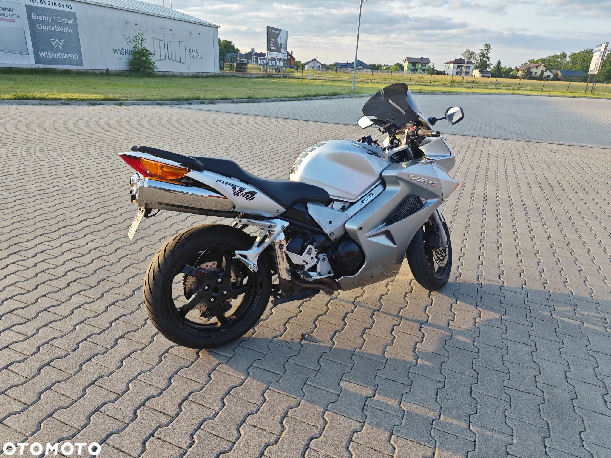 Honda VFR - 1