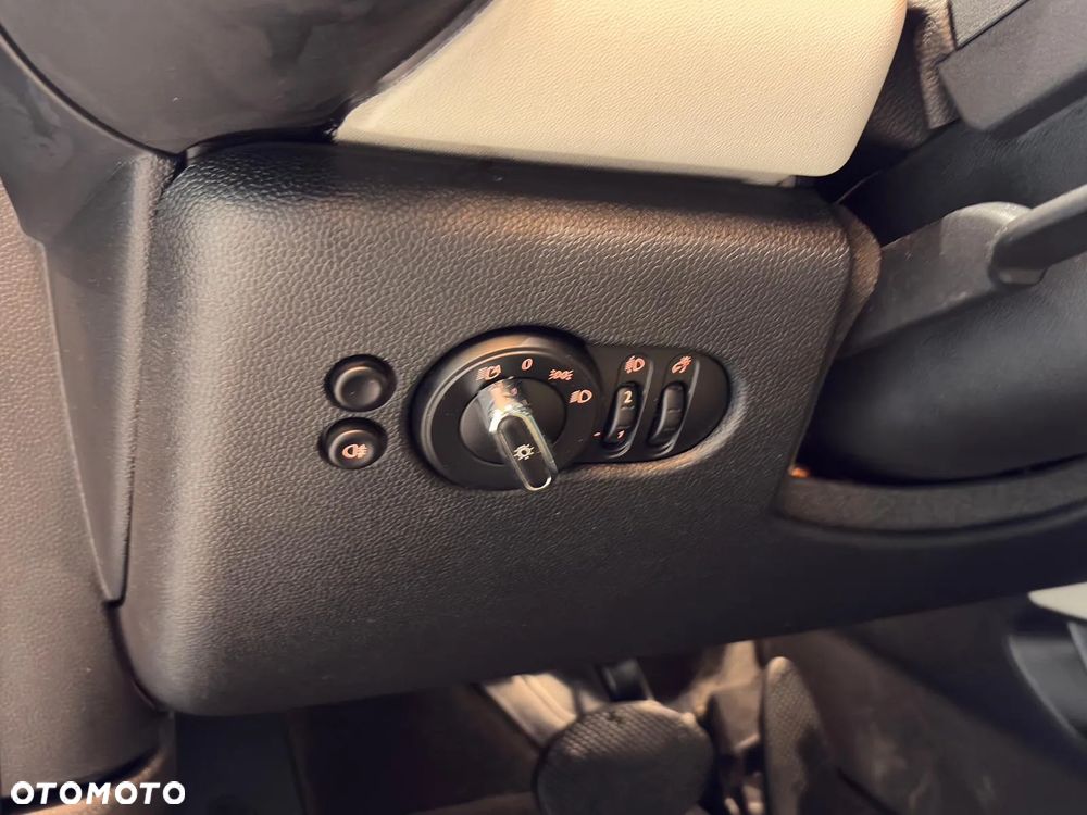 MINI Cooper SE Classic Trim - 20
