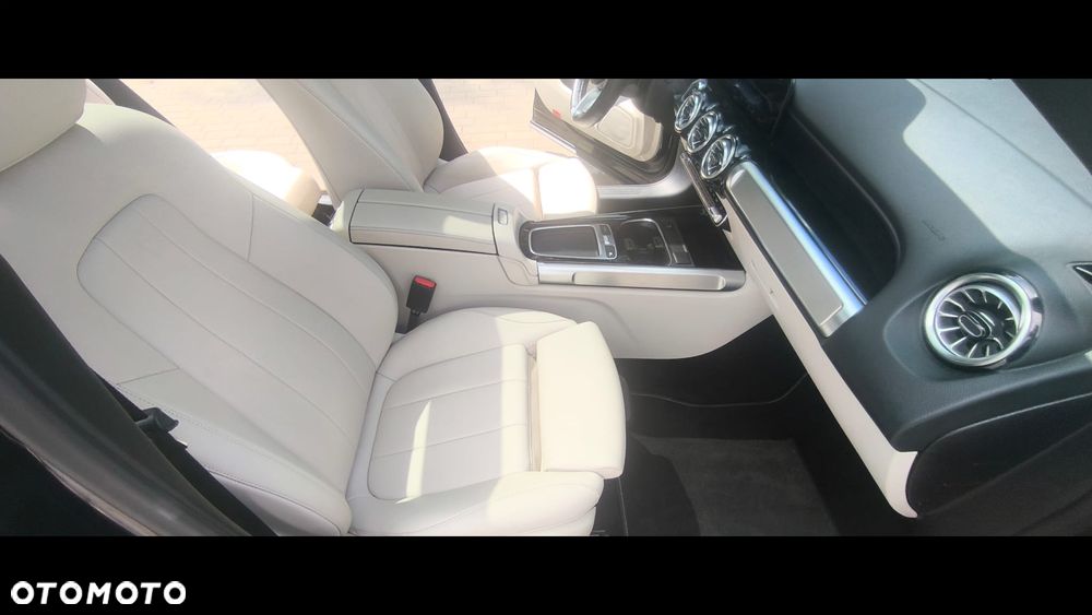 Mercedes-Benz GLB 250 4-Matic 8G-DCT - 8