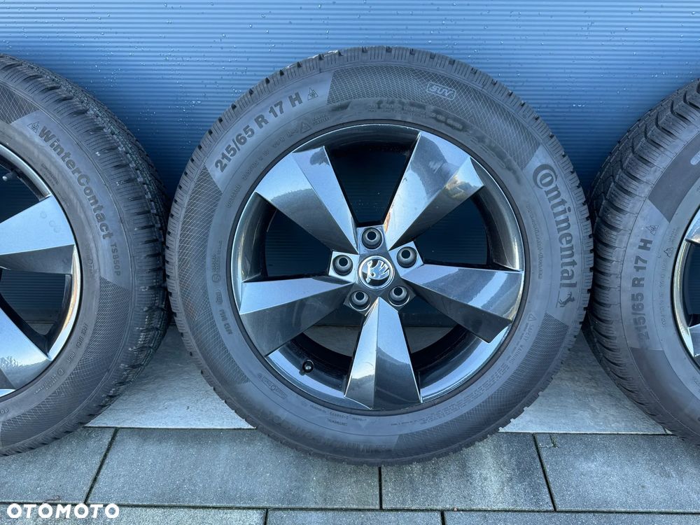 NR 567 Koła Zimowe Alufelgi Skoda Kodiaq 215/65/17 Continental Bieżnik 8 mm 565601025AA FL8 BLACK - 4