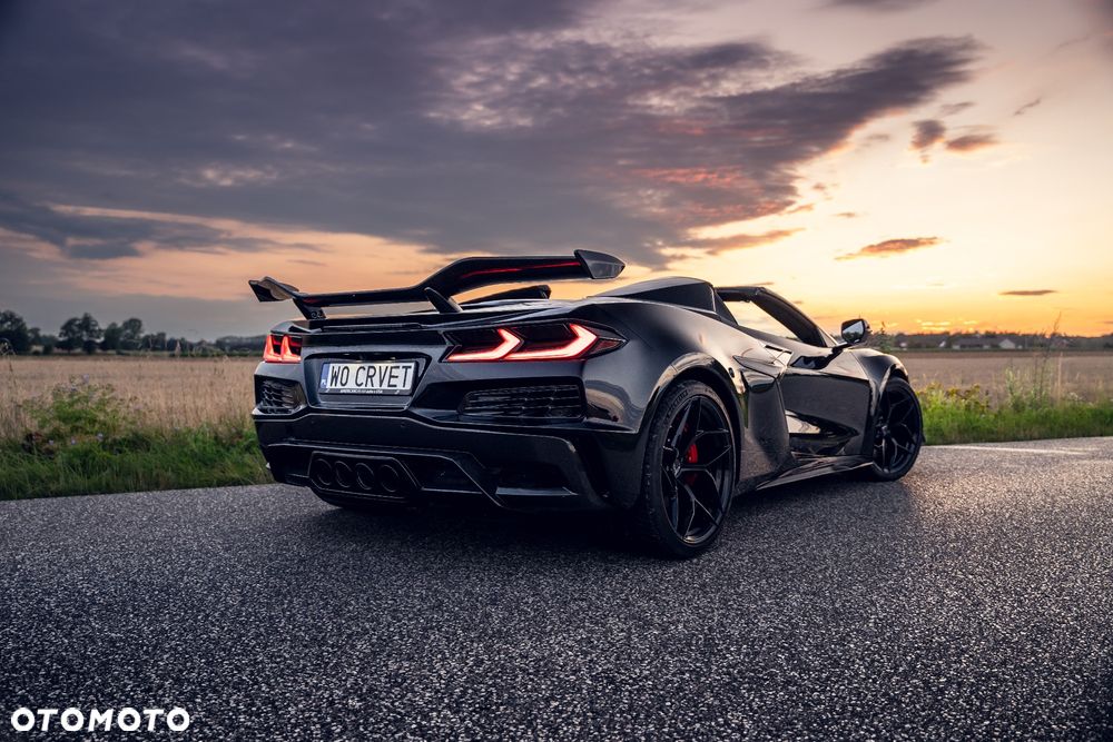 Chevrolet Corvette - 24