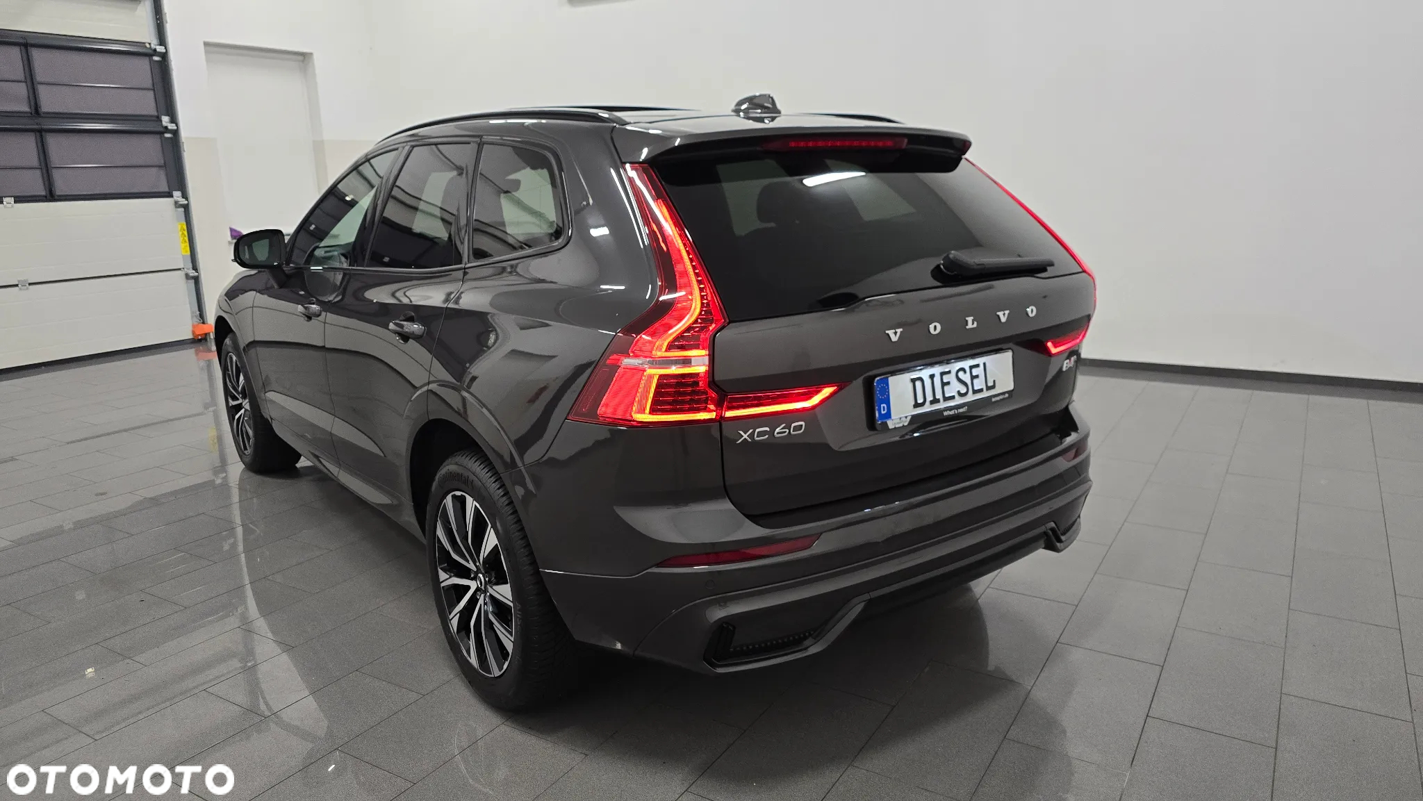 Volvo XC 60 B4 D AWD Plus Dark - 4