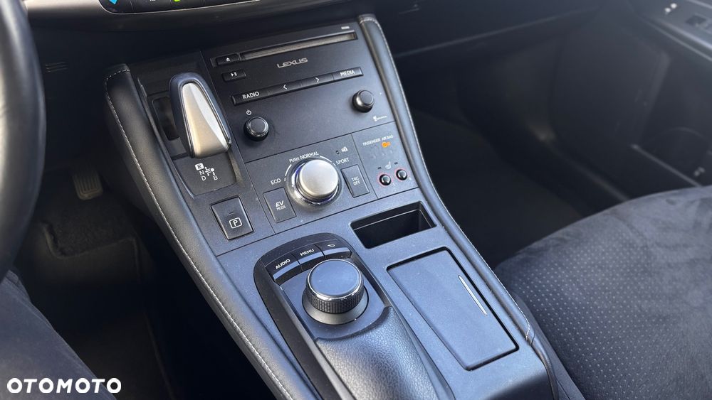 Lexus CT 200h Prestige - 23