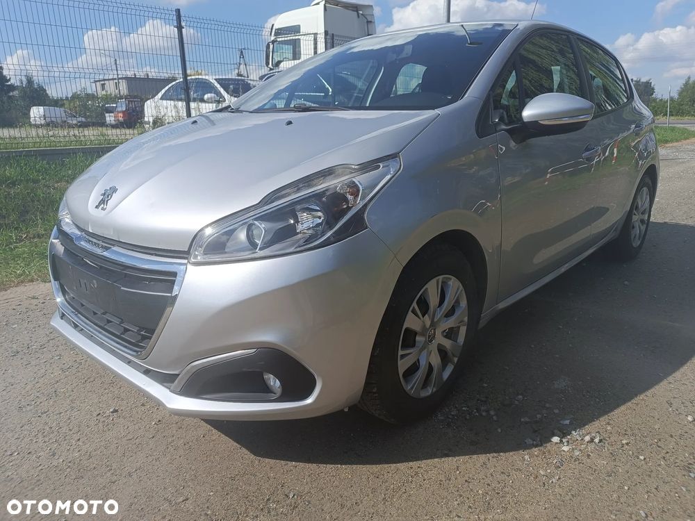 Peugeot 208 - 10